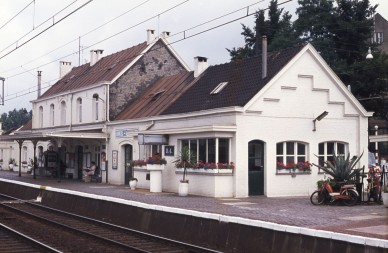Uccle-Calevoet - SNCB K04380-013 (3).jpg